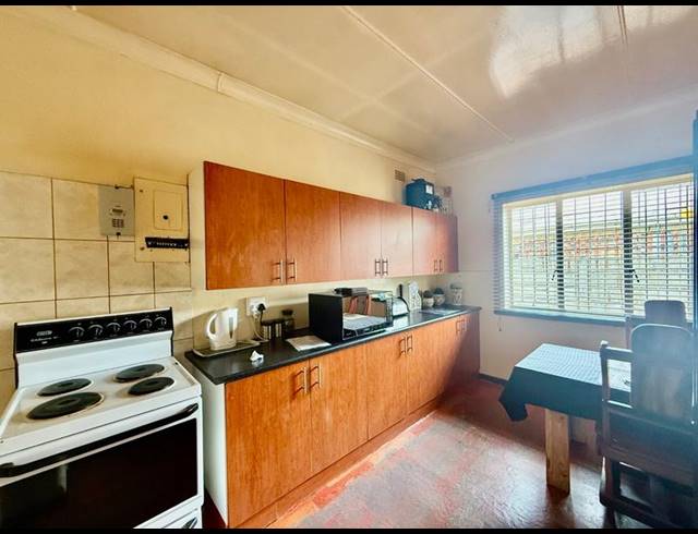 3 BEDROOM HOUSE FOR SALE IN VANDERBIJLPARK CE 2